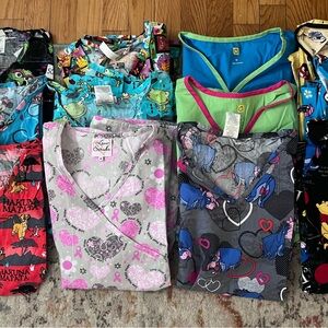Size medium patterned scrub tops